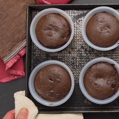 Baked cakes out of the oven
