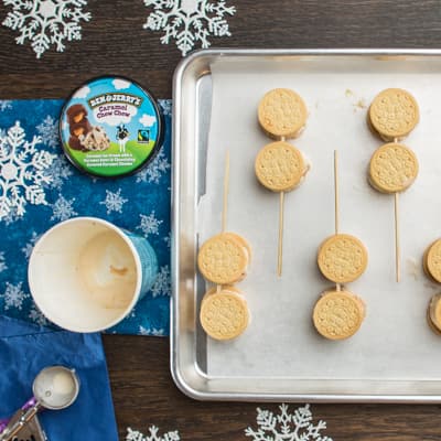 Step 4 Cookies with ice cream and the stick