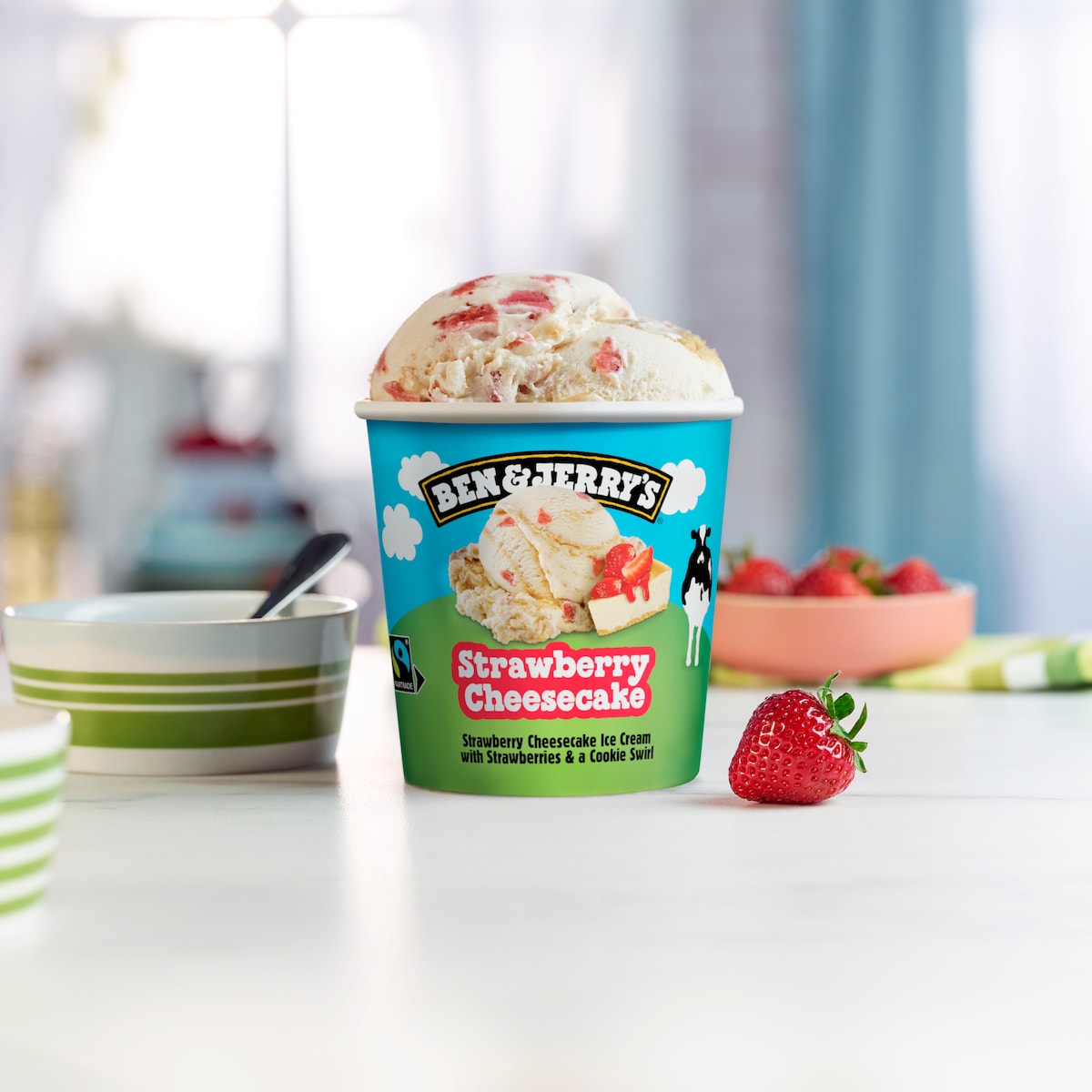 Strawberry Cheesecake Eiscreme Pint 4 / 4