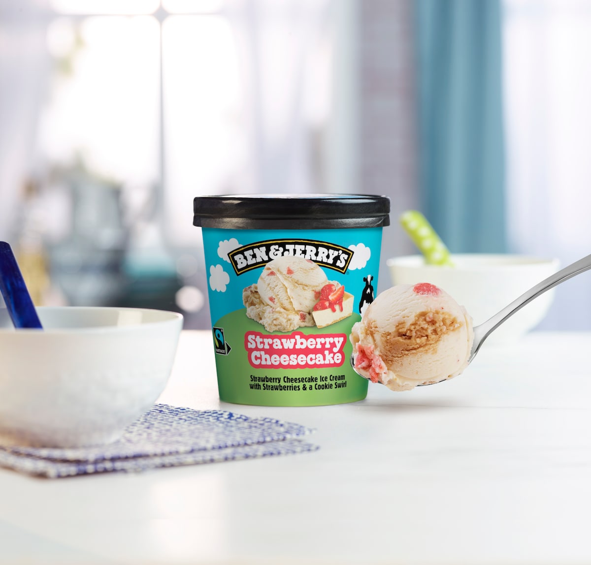 Strawberry Cheesecake Eiscreme Pint 3 / 4