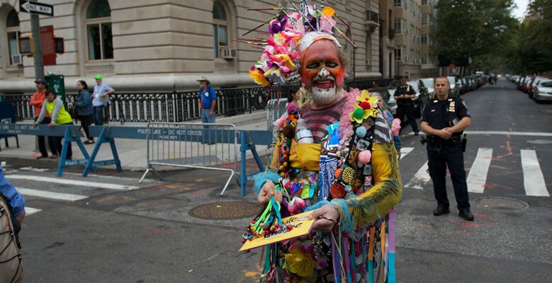 Clown in line
